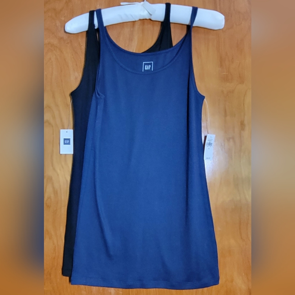 NWT Gap basic tank tops navy. SMALL